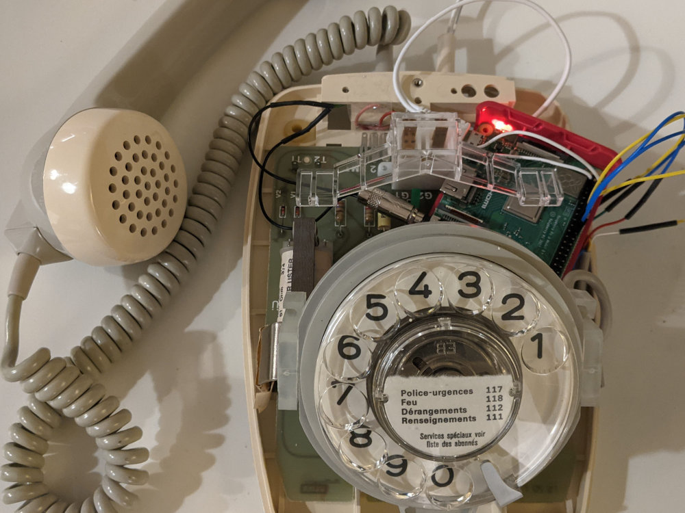 photo the pi not fitting inside the rotary phone